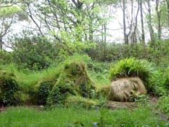 季節によって姿を変える。「生きた女神」が横たわる神秘的な庭園（イギリス）の画像 6/8