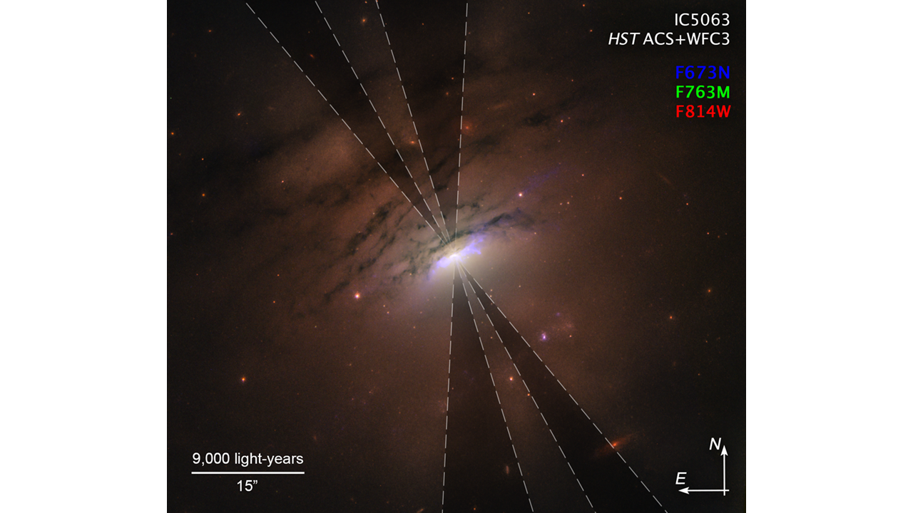 活動銀河「IC 5063」で見つかった影の光線。