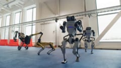 ダンスするボストン・ダイナミクスのロボットたち