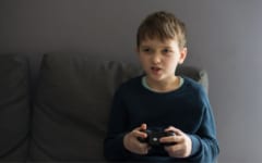 子どもの頃、暴力的なゲームに熱中するのは悪いことなのか？