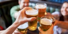 人類は遺伝的に「酒飲み」になる運命だった？1億年前に隠された生物進化の秘密