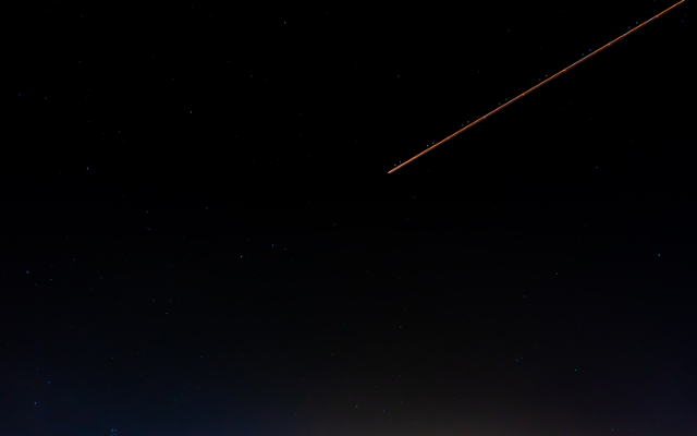 夜空を流れる星は、ひょっとしたら…