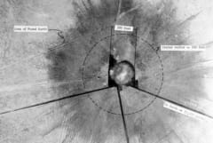 トリニティ実験の28時間後の爆心地の航空写真
