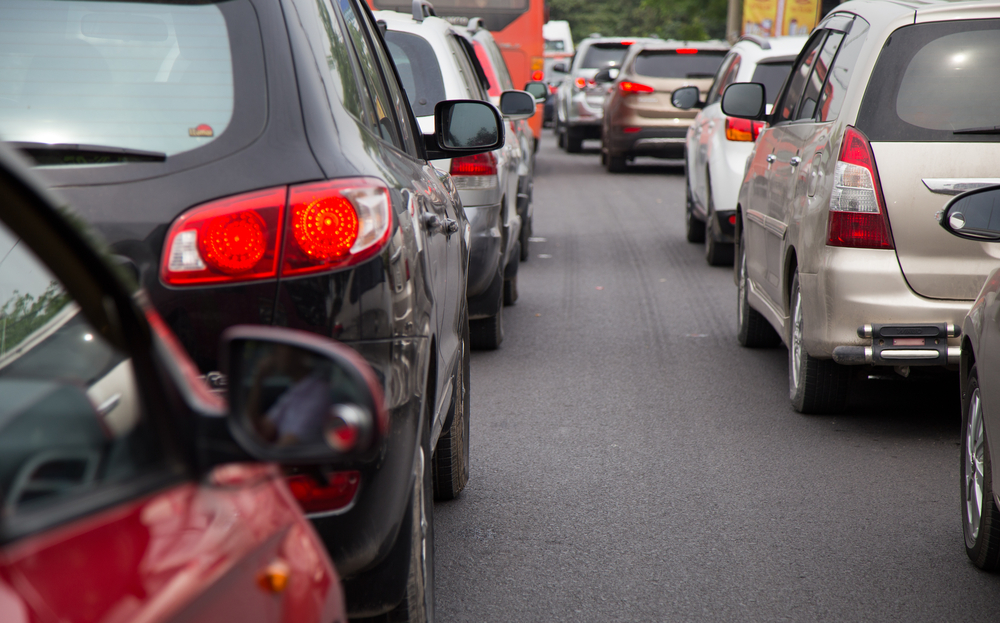 世界では車通勤が好まれており、二酸化炭素排出量の増加と関連している