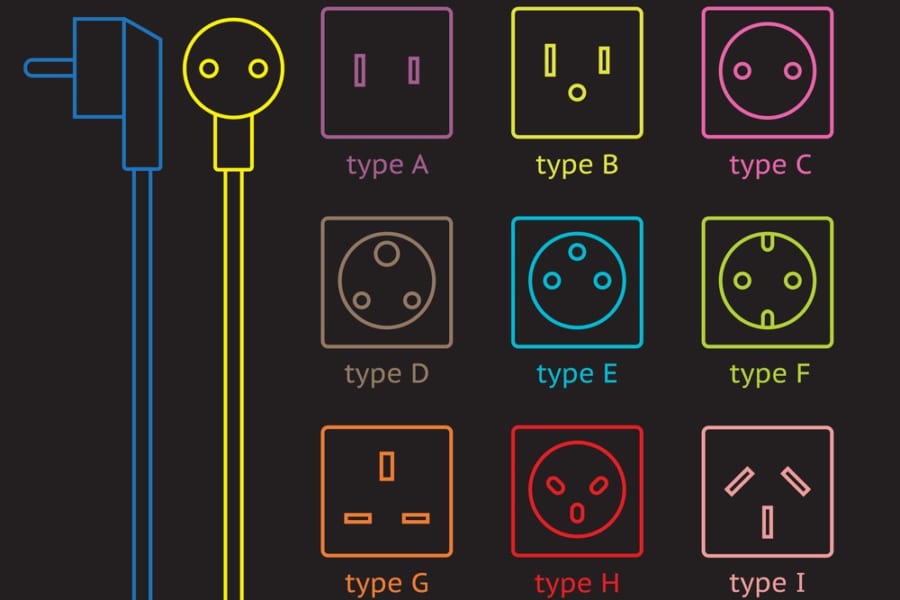 なぜ電圧やプラグ差込口の種類がたくさんあるのか？