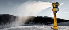 TechnoAlpin社の人工降雪機