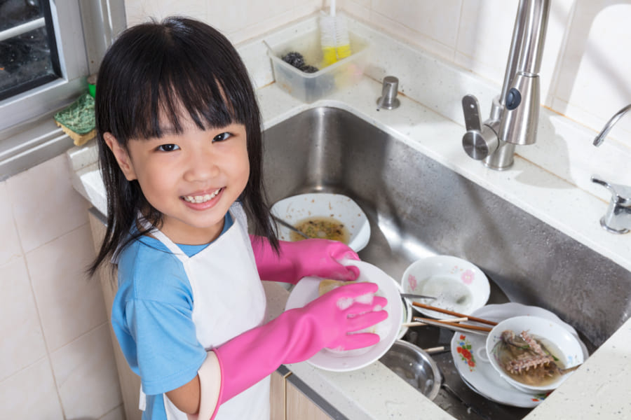 子供に「お手伝い」をさせると学業成績や問題解決力が高まる