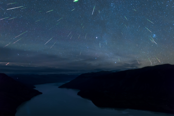 30日夜は極大の「みずがめ座流星群」を好条件で観られるチャンス！