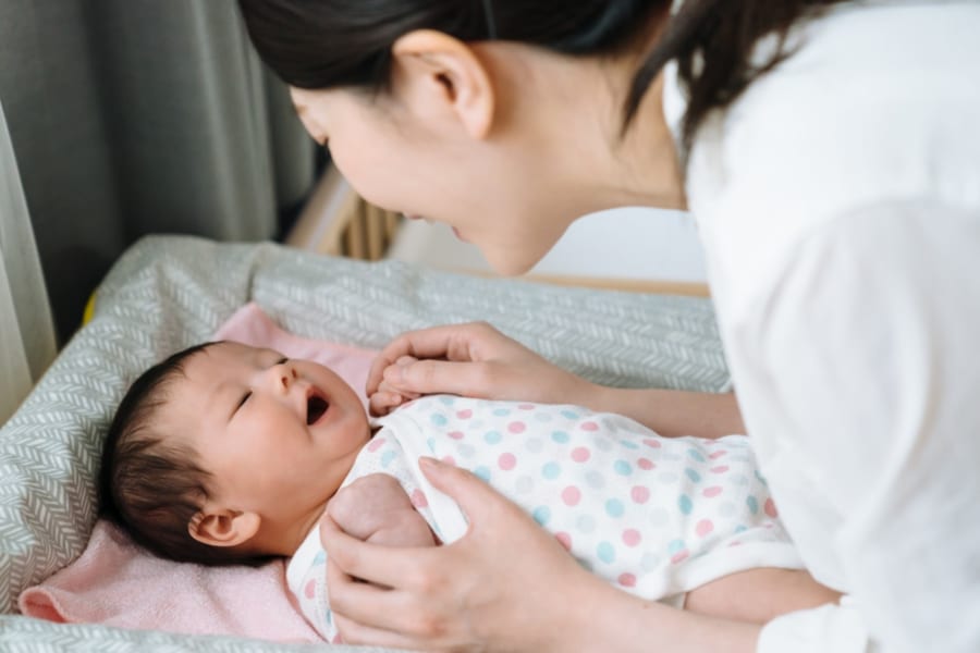 どこの国でも赤ちゃんに話しかける大人はみな高い声になると判明