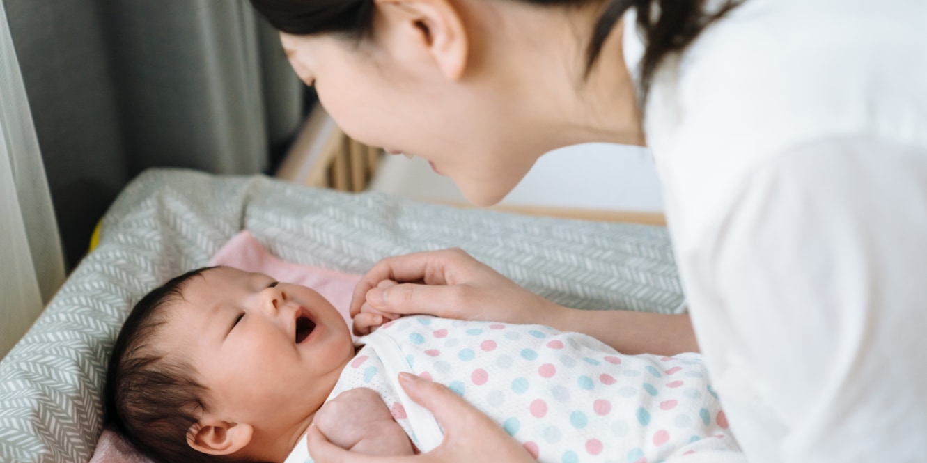 赤ちゃんに話しかけるときは声が高くなるもの