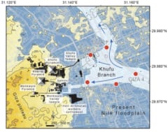 水色がかつて存在したナイルの支流、青色が今日のナイルの氾濫原のエリア、黄色がピラミッドのあるギザ台地