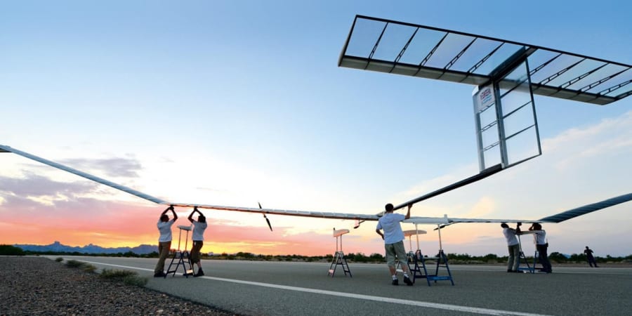 無人航空機「Zephyr8」が燃料補給無しで64日間の連続飛行世界