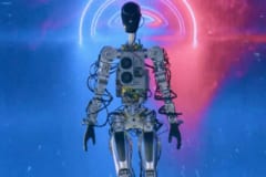 Tesla AI Day 2022に登場した試作機。コンセプトイメージとは大きく異なる