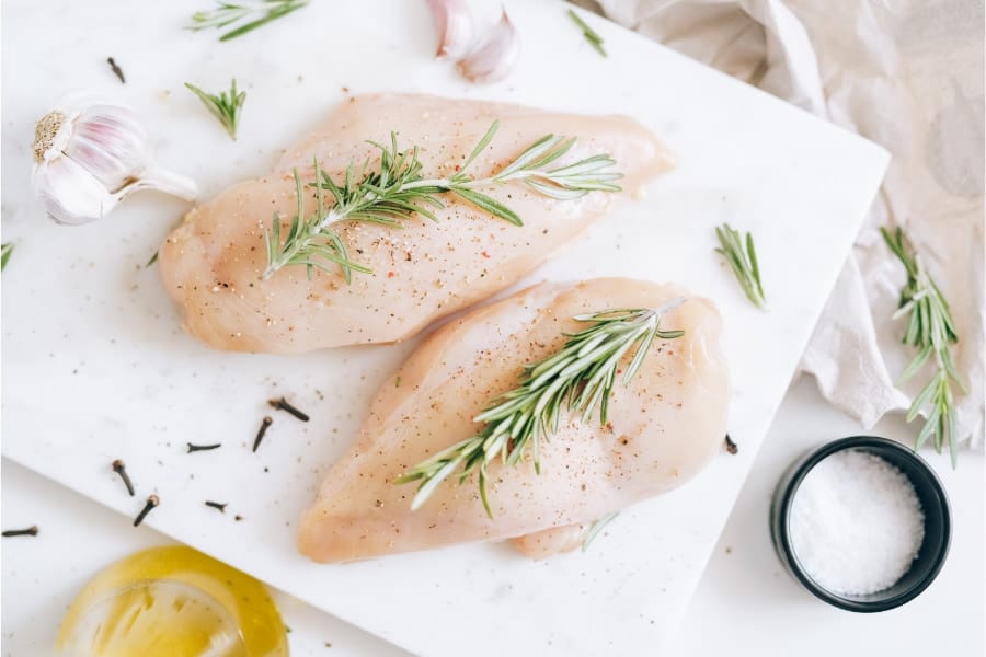 実は非常に危険！　生の鶏肉を水洗いしてはいけない理由とは？