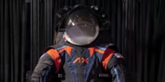 新しい宇宙服のプロトタイプがが公開される