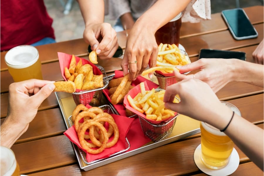 揚げ物の食べ過ぎで不安やうつ症状が起こりやすくなるかも