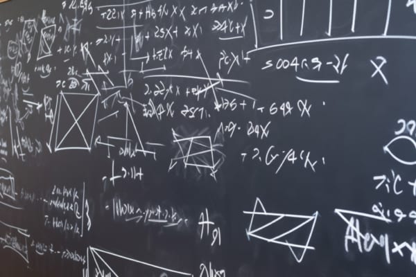 意外と奥が深かった自由研究！ミョウバン結晶はなぜ正八面体