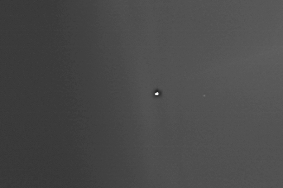 「自分の悩みがちっぽけに思える」火星軌道から撮影した”地球と月”の姿