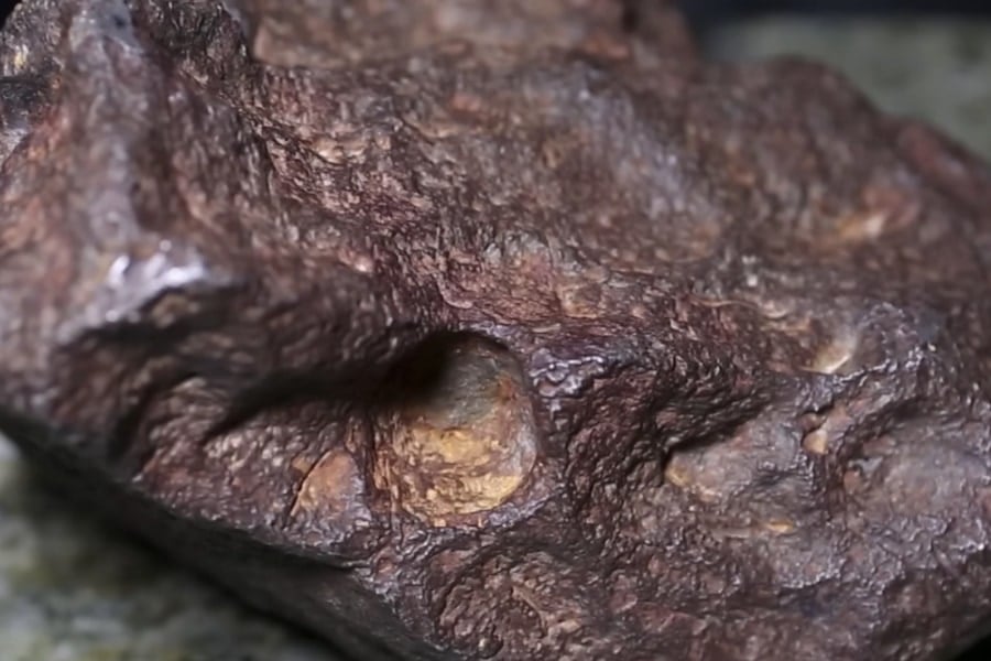 隕石、高貴な人 80年間もドアストッパーだった石が実は「1000万円の価値がある