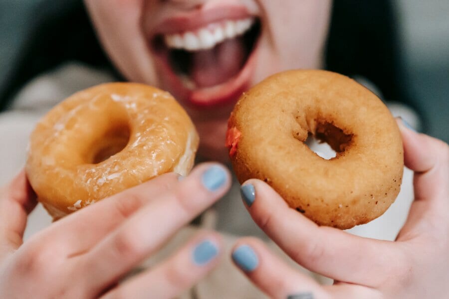 満腹でもデザートは食べられる「別腹」には科学的根拠がある！