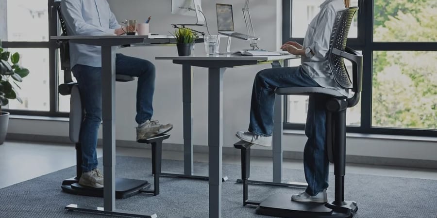 座りっぱなしによる腰痛悪化を解消する「フラミンゴチェア」 - ナゾロジー