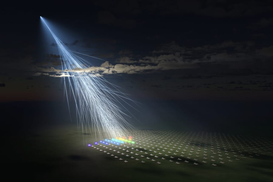 2021年5月27日にテレスコープアレイ実験で検出された極めて高いエネルギーの宇宙線を地表粒子検出器の信号情報から描画したイメージ図