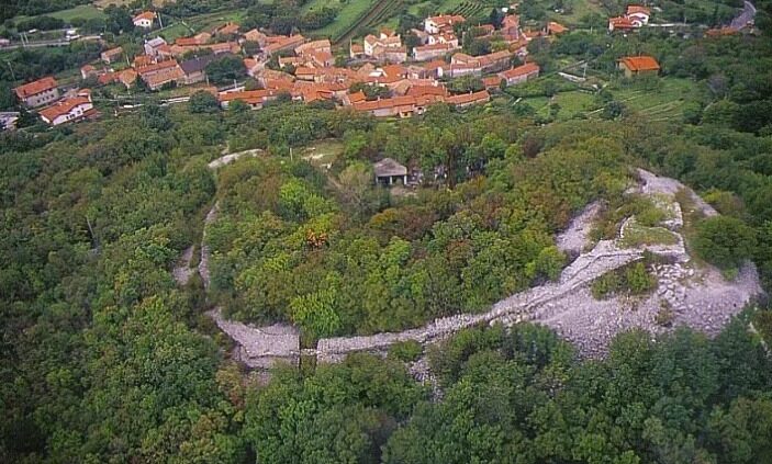 現在のカステリエーレ・ディ・ルピンピッコロ遺跡