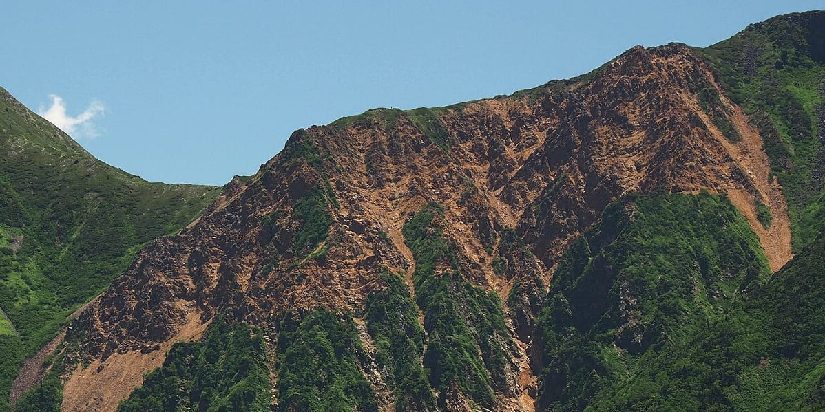 ザラ峠、現在は縦走路の一部となっており峠として使うことはできない