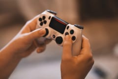 ゲームの過剰利用による健康問題は、心理面や行動面ばかりが注目されてきた