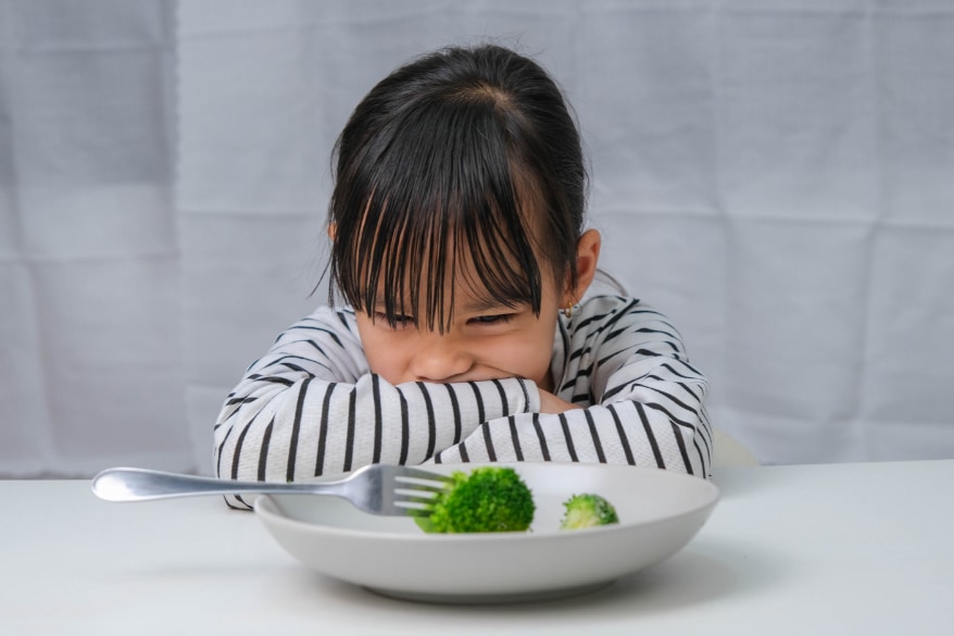 野菜を食べたがらない子供たち