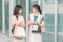 楽しそうに会話をする女性たち