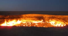 炎を上げる「地獄の門」は実在する