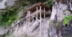 国宝の謎建築、三徳山三仏寺の投入堂