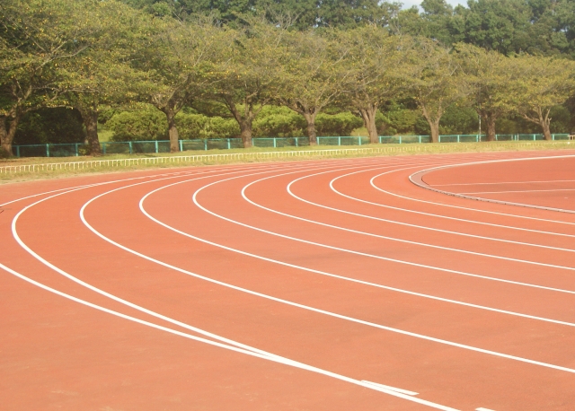 24時間走は陸上トラックや1周1~2km程度の周回コースで開催されることが多い