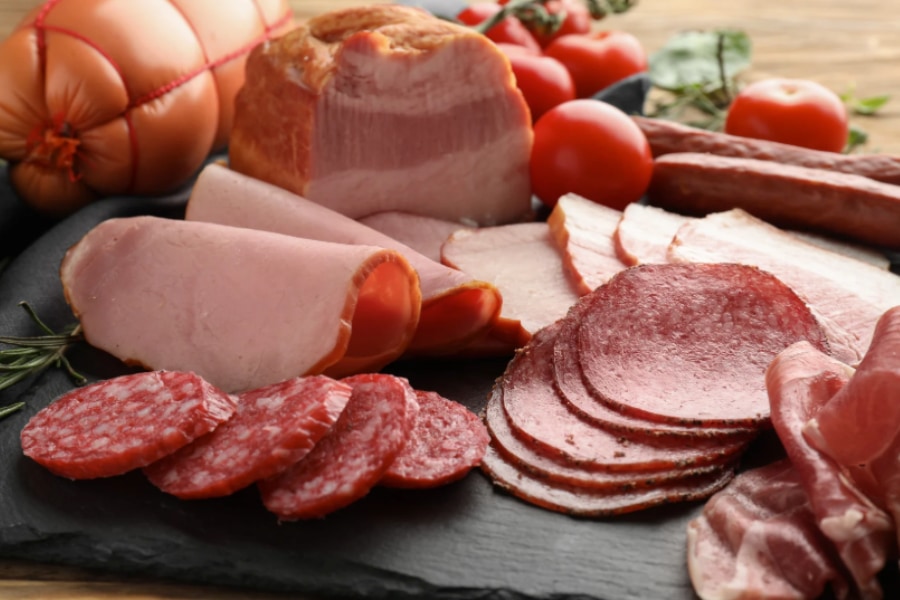 【ベーコンNG ?】加工された赤身肉の食べ過ぎは認知機能の低下を早める