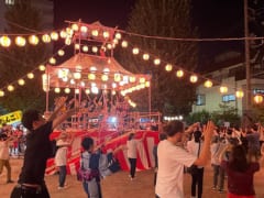 現代の盆踊り、政府の厳しい規制をもってしても人々の盆踊りにかける情熱を止めることはできなかった