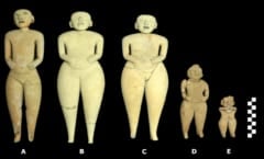 見る角度で表情が変わる「2400年前の人形」を発見！の画像 3/6