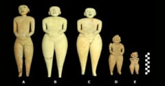 見る角度で表情が変わる「2400年前の人形」を発見！の画像 1/6