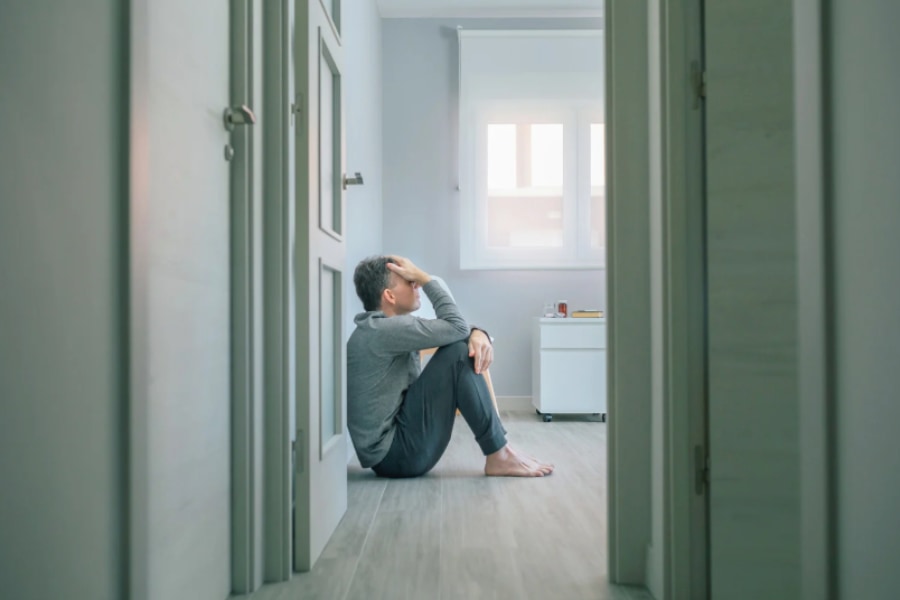 うつと不安症を持つ人が一人暮らしすると「自殺リスクが500%」も高まる傾向