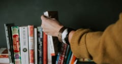 心理学の入門書には学術的に誤った事柄が記載されている