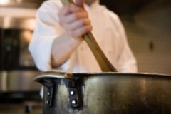 なぜ「鍋の上に木べらを置く」と吹きこぼれを防止できるのかの画像 4/4