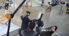 【原因は？】人型ロボットの暴走！作業員が危険な目に【ターミネーターの始まり!?】の画像 1/2