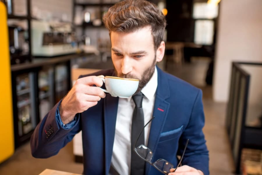 コーヒーを飲む習慣があると「カフェイン抜きでも認知機能が向上する」と判明