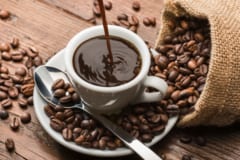 コーヒーを飲む習慣があると「カフェイン抜きでも認知機能が向上する」と判明の画像 2/3