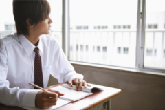 【高学歴・高収入の人ほど子どもを産まない】経済格差だけではない少子化問題の画像 2/3