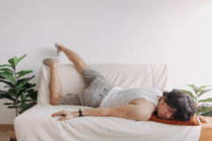 寝るとき抱き合うカップルは安心感が高くストレスが少ないの画像 3/3