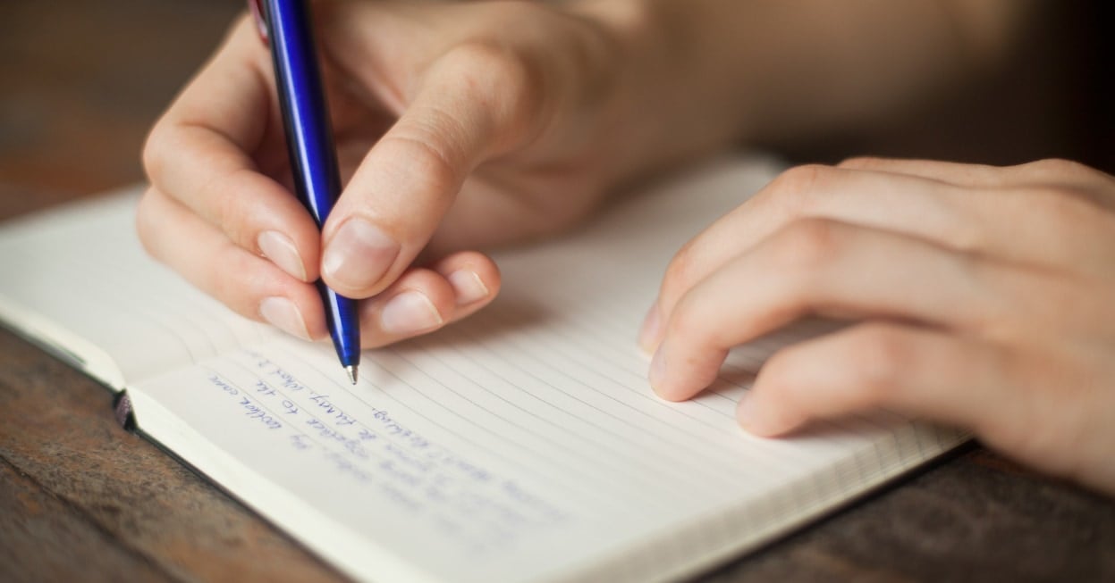 「書いて覚える」は本当?タイピングと手書きはどちらが識字能力を高めるか検証した結果の画像 1/4