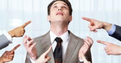 「被害者叩き」はなぜ起きる？人の中では因果応報の原理が歪んでいると判明！の画像 1/3