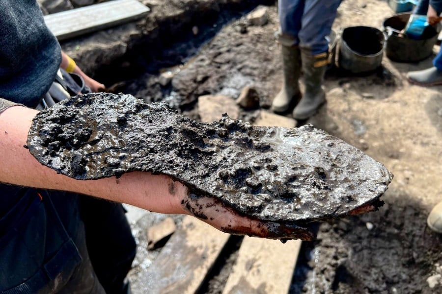 古代ローマに巨人がいた⁈ 「サイズ32センチの靴」を発見の画像 2/3
