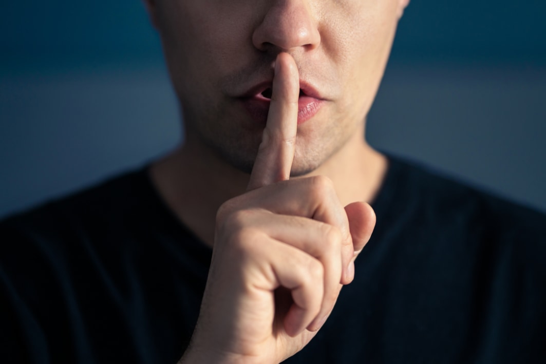 陰謀論を信じる人々によって家庭崩壊が起きている